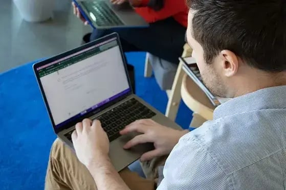 10-man-working-on-laptop (1)