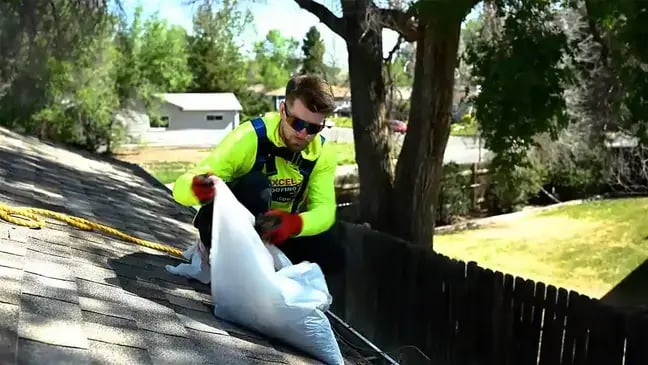 Gutter cleaning thumbnail_2-1