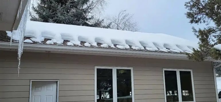 ice-dam-on-home-roofing