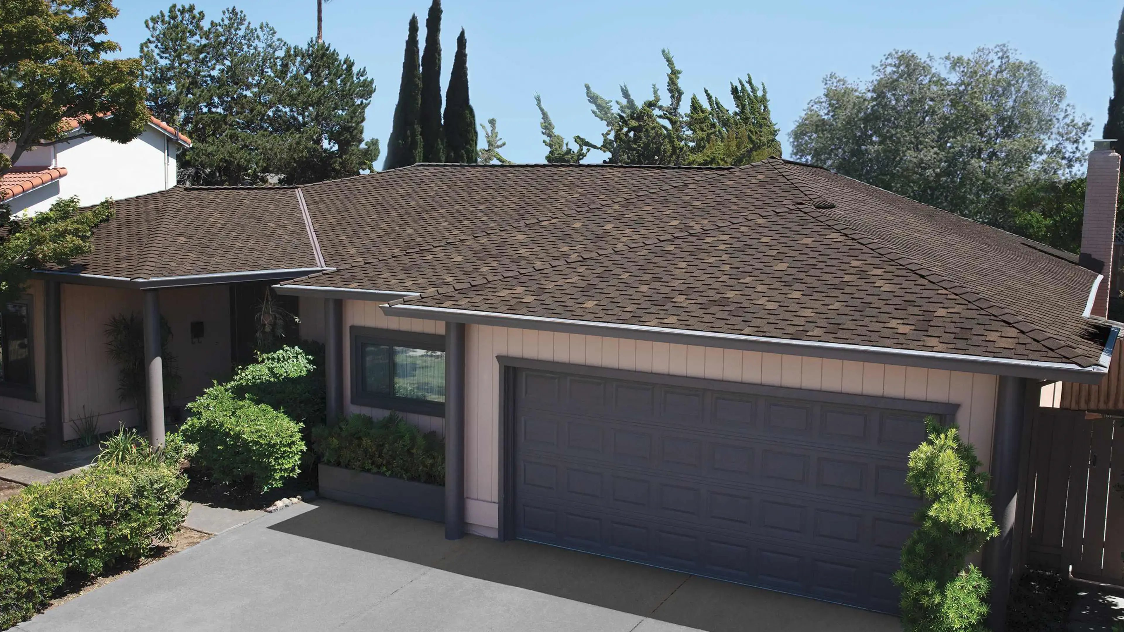 Owens Corning Woodcrest shingle in the chestnut color